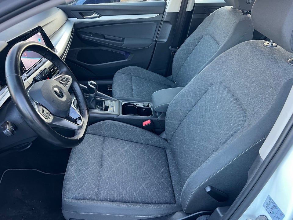 VW Golf VIII 1,5 TSi 130 Life Variant 5d