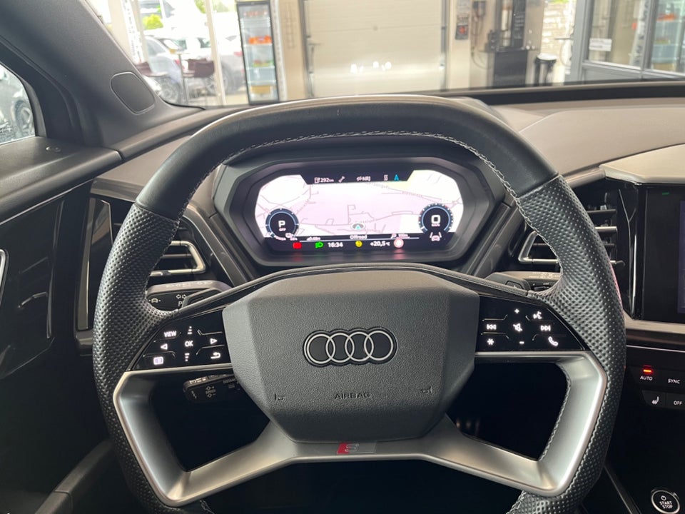 Audi Q4 e-tron 40 S-line 5d