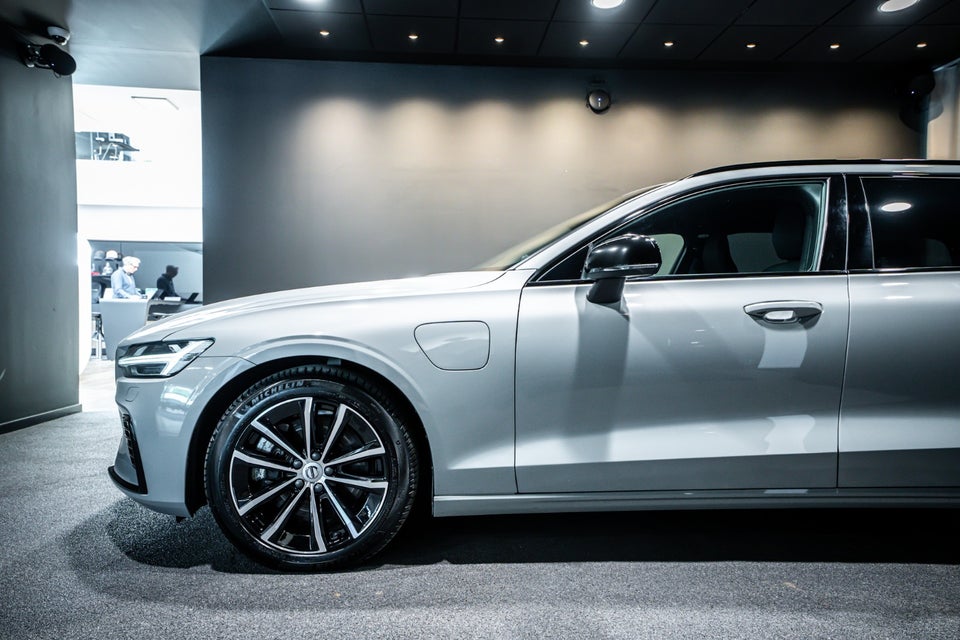 Volvo V60 2,0 T6 ReCharge Plus Dark aut. AWD 5d