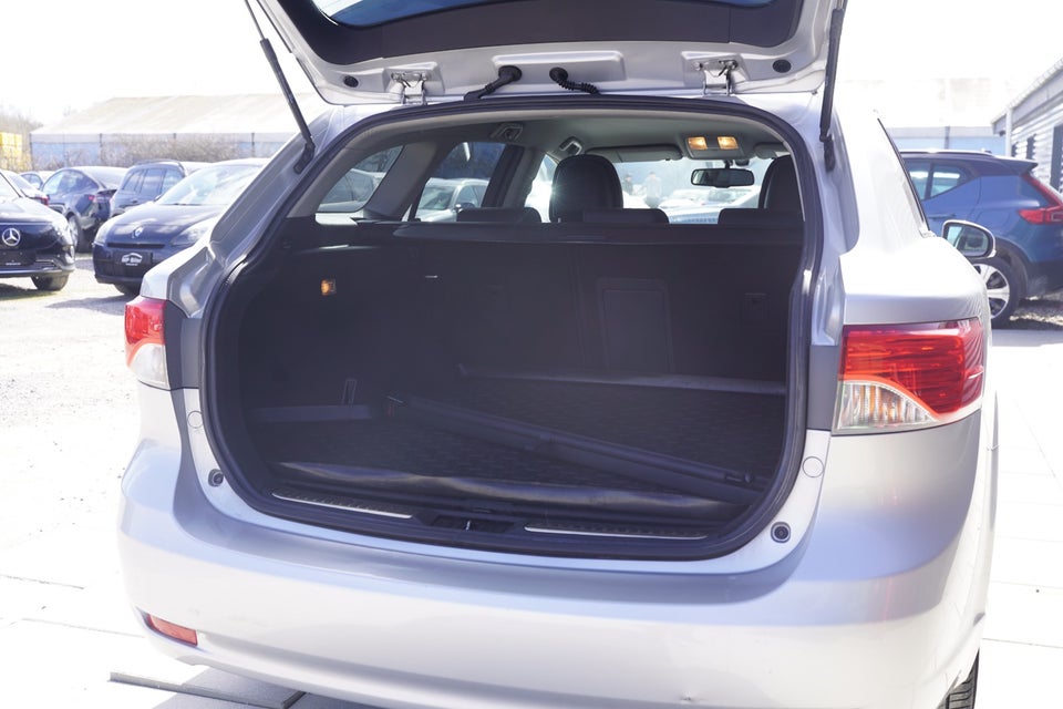 Toyota Avensis 2,0 D-4D T2 Premium stc. 5d