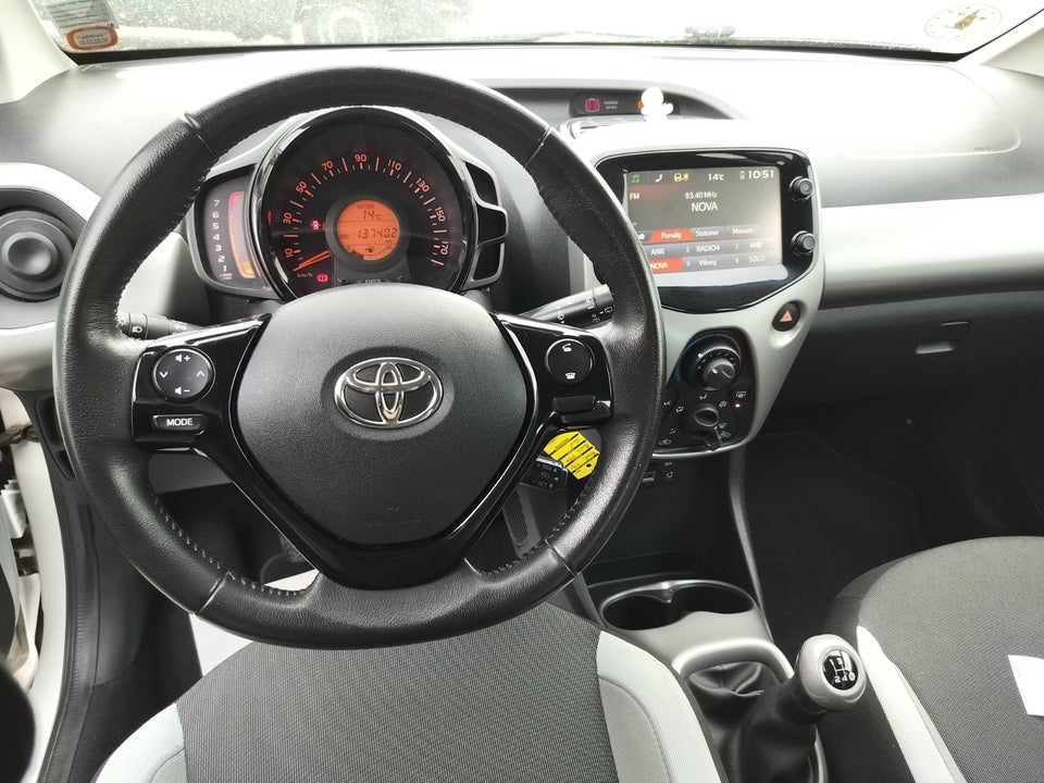 Toyota Aygo 1,0 VVT-i x-play x-touch 5d