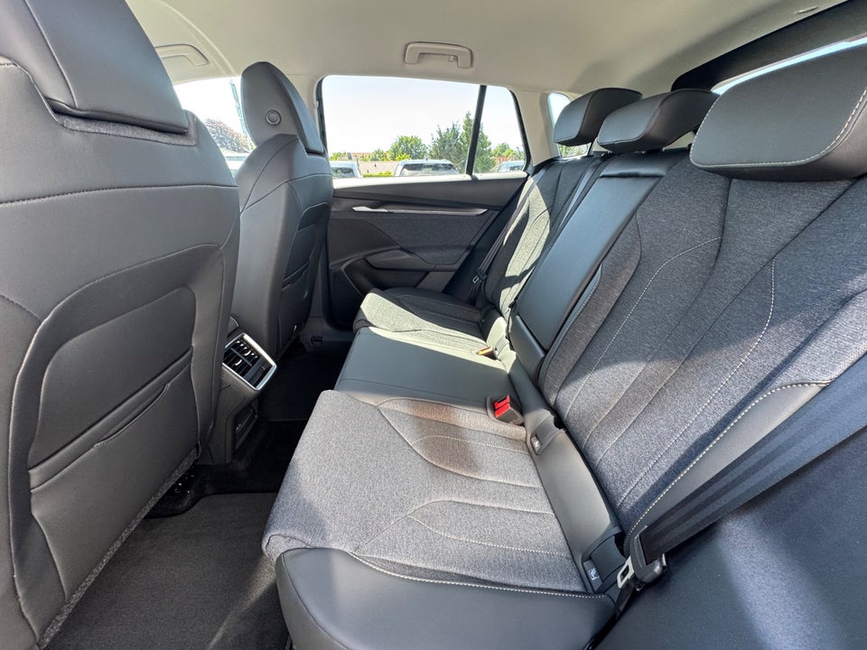 Skoda Elroq 60 iV Loft 5d