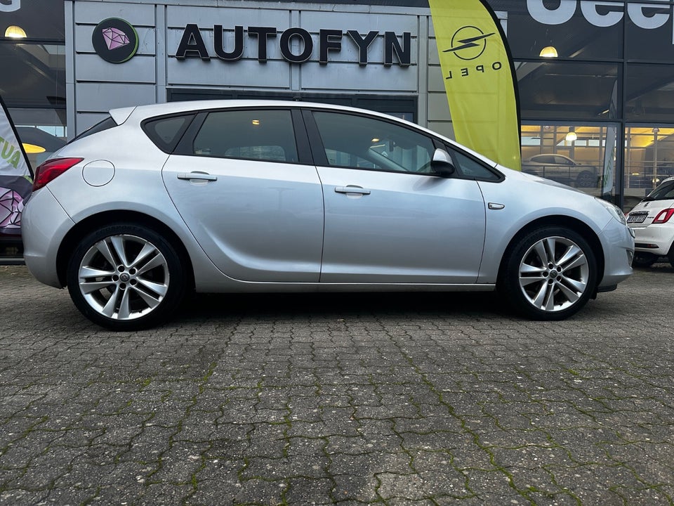 Opel Astra 1,4 T 140 Sport 5d