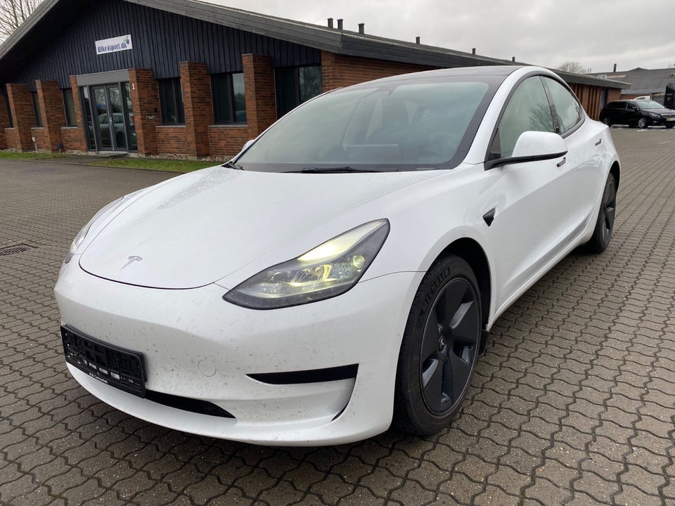 Tesla Model 3 Standard Range+ RWD 4d