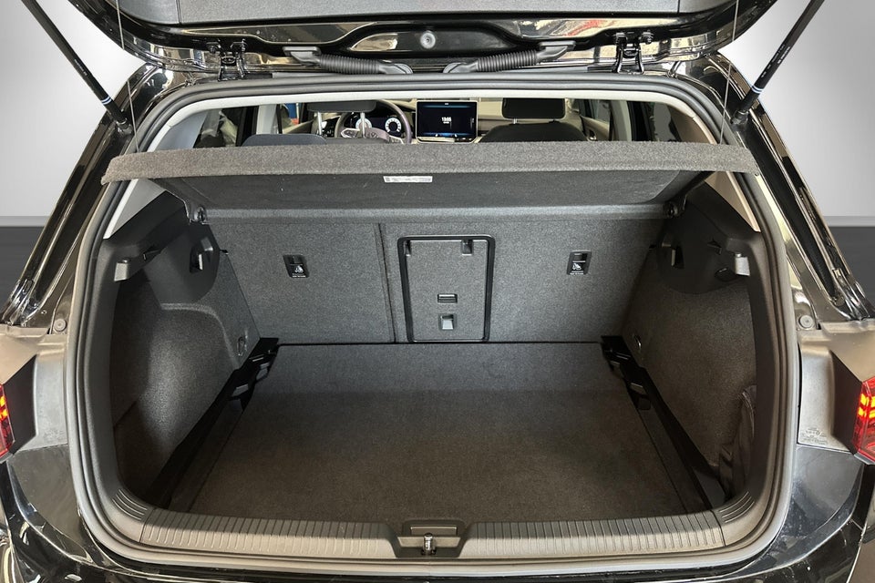 VW Golf VIII 1,5 eTSi 150 Life Edition DSG 5d