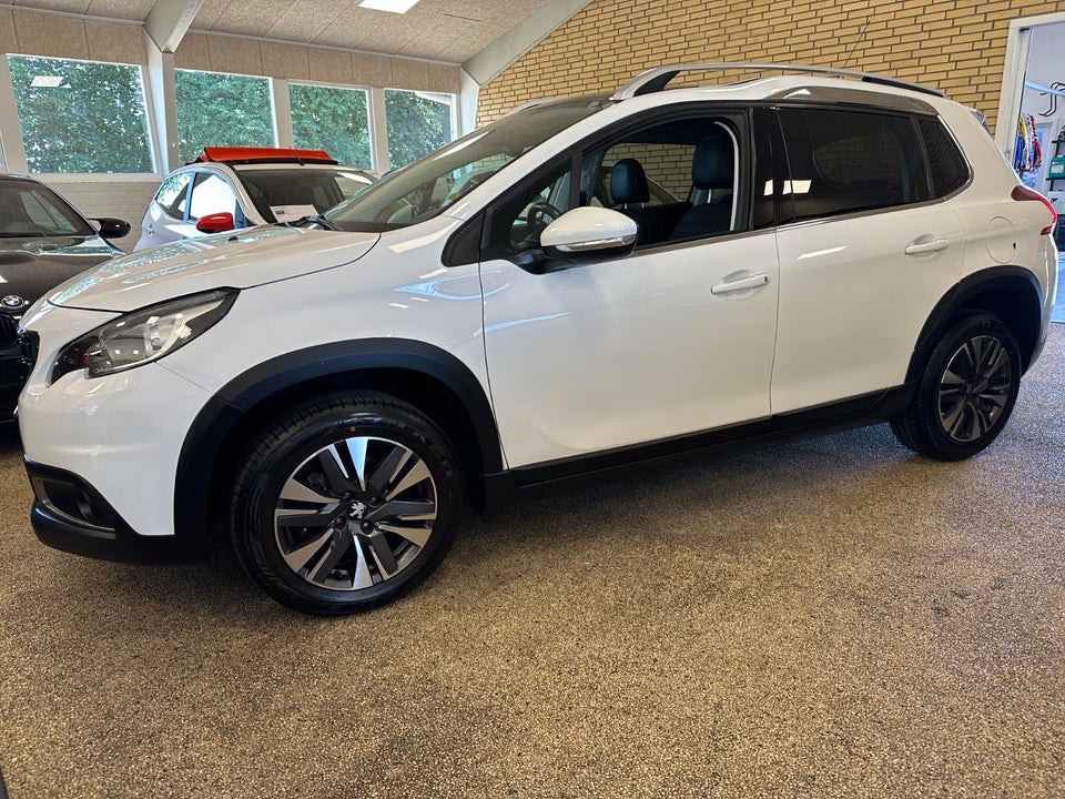Peugeot 2008 1,2 e-THP 110 Allure Sky 5d