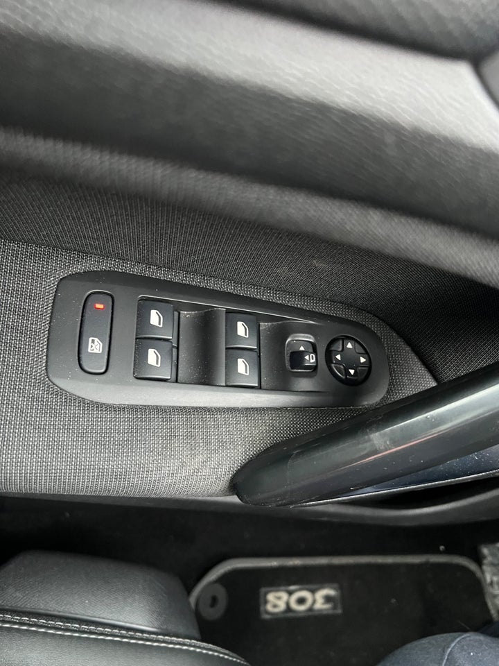 Peugeot 308 1,5 BlueHDi 130 Allure Sky SW 5d