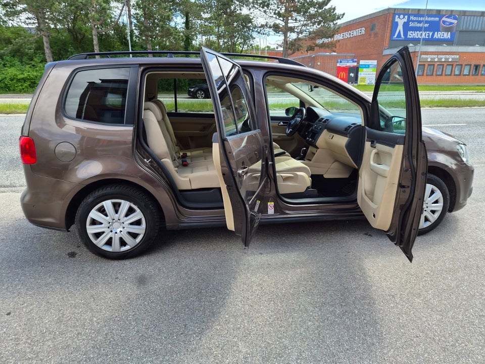 VW Touran 2,0 TDi 140 Comfortline DSG 7prs 5d