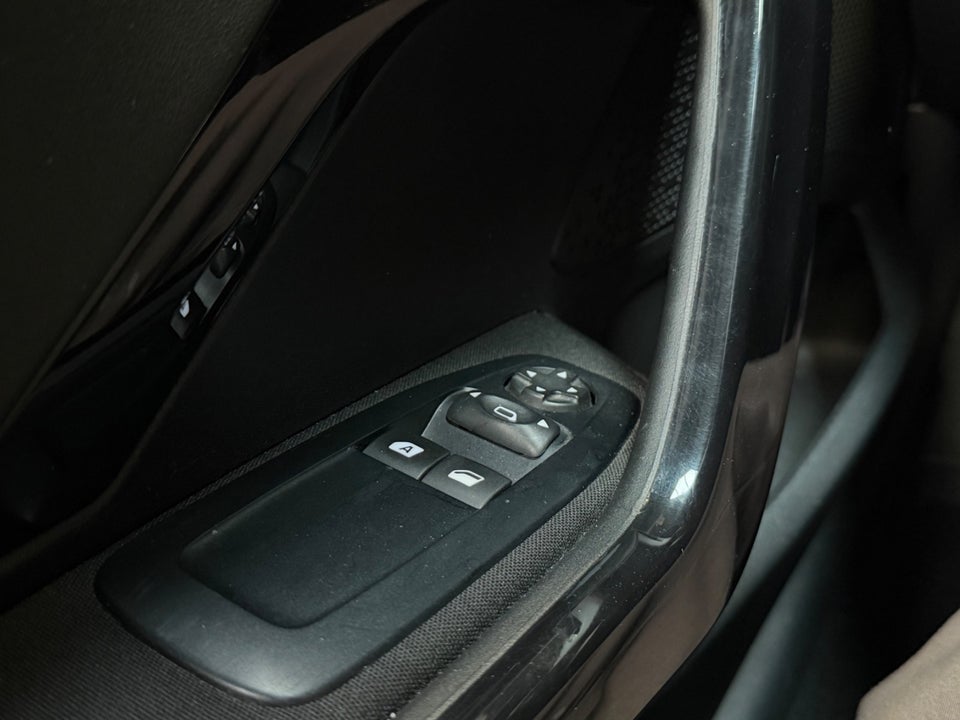 Peugeot 208 1,6 e-HDi 92 Active 5d
