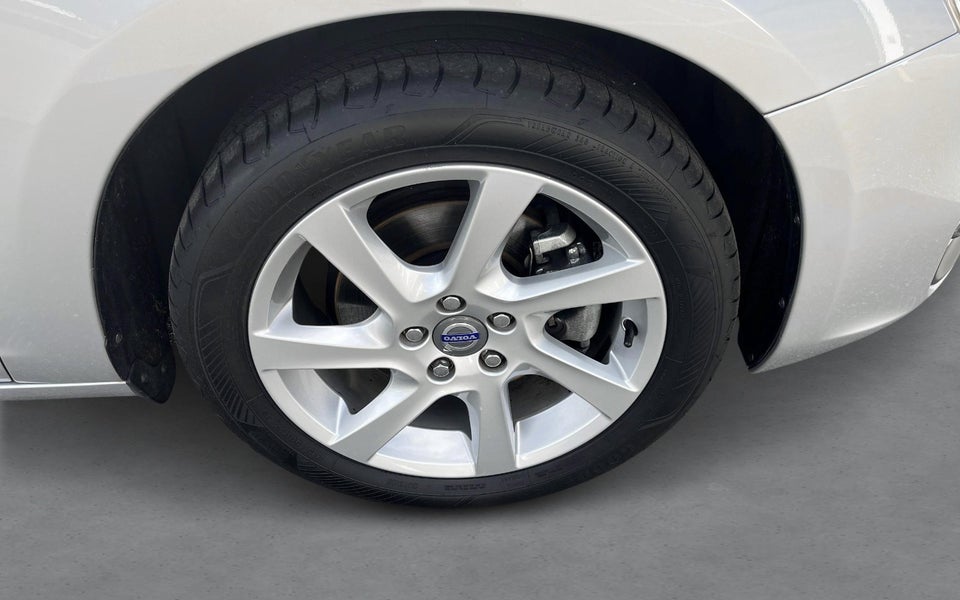 Volvo S60 1,6 T3 150 Momentum 4d