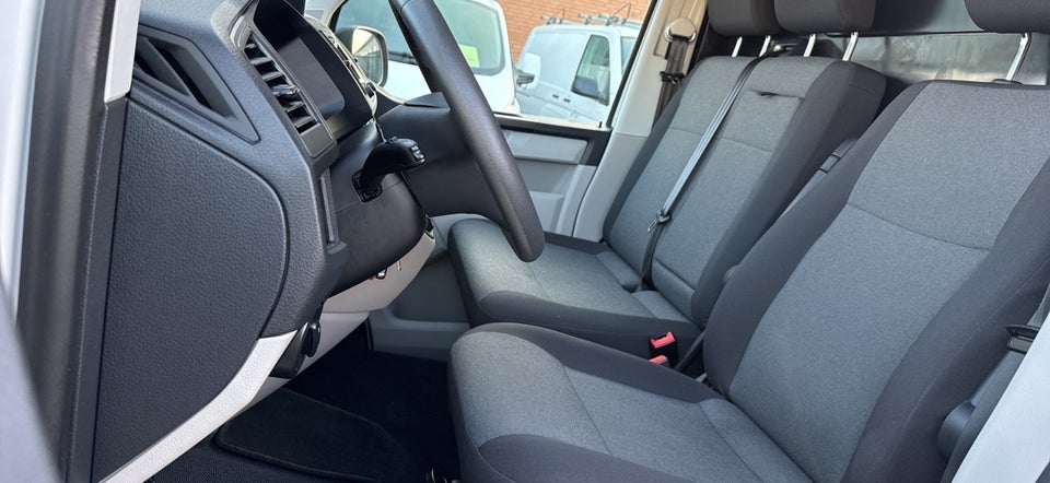 VW Transporter 2,0 TDi 114 Kassevogn kort BMT