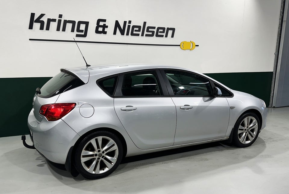 Opel Astra 1,4 T 140 Enjoy 5d