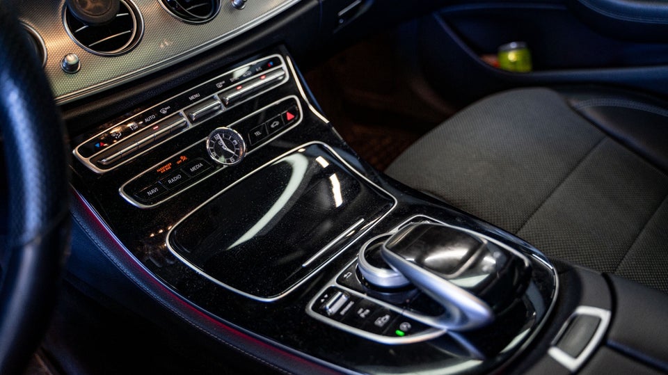 Mercedes E220 d 2,0 AMG Line stc. aut. 5d