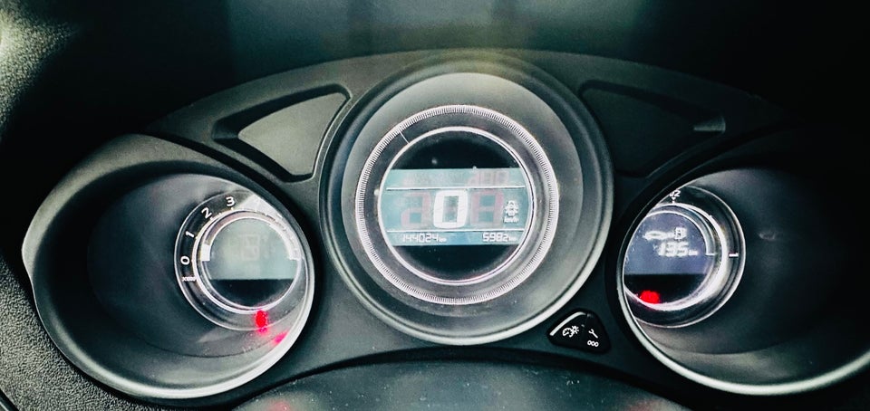 Citroën C4 1,6 BlueHDi 120 Feel 5d