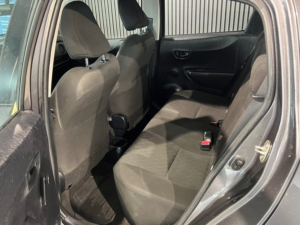 Toyota Yaris 1,0 VVT-i T2 5d
