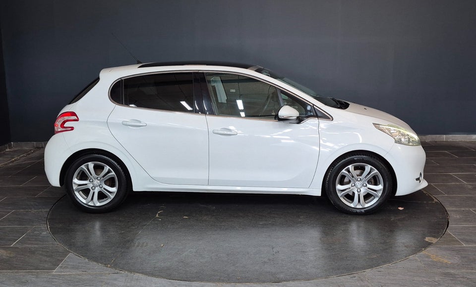 Peugeot 208 1,2 VTi 82 Supreme 5d