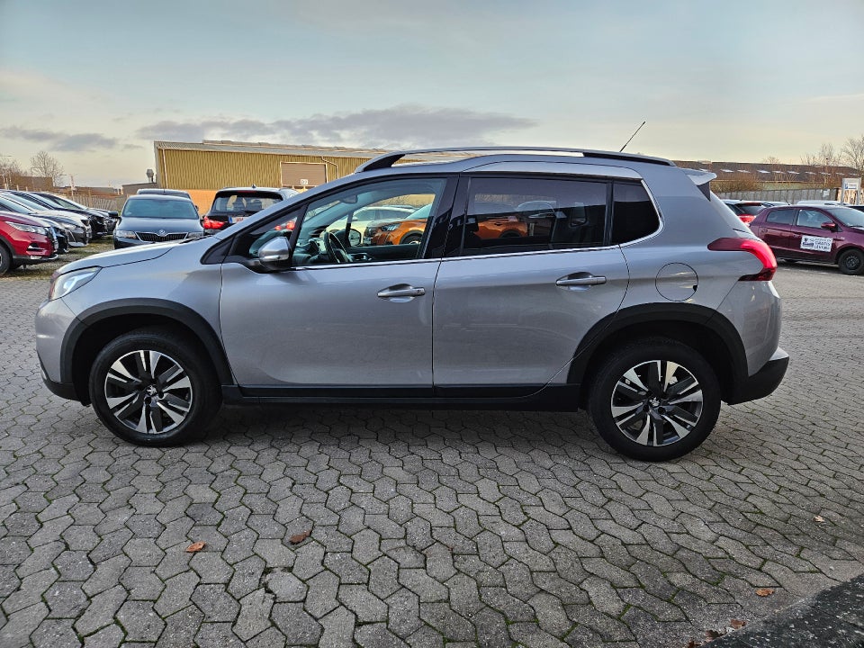 Peugeot 2008 1,2 PureTech 130 Selection Sky 5d