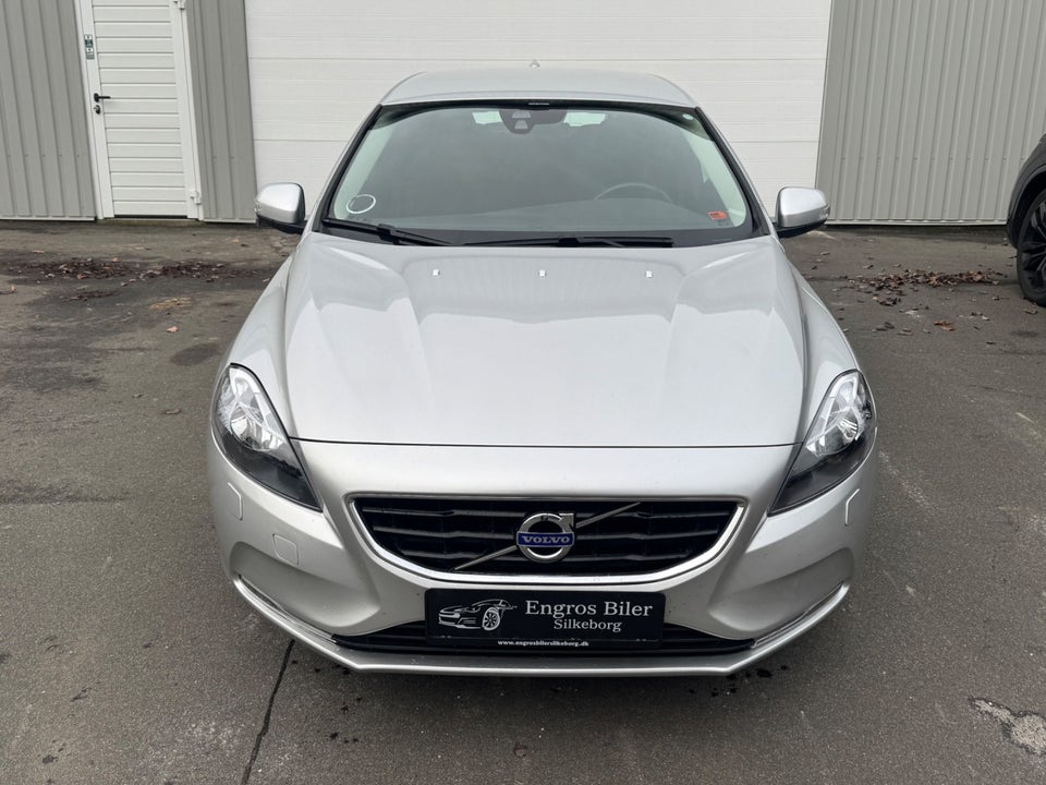 Volvo V40 1,6 D2 115 Momentum 5d