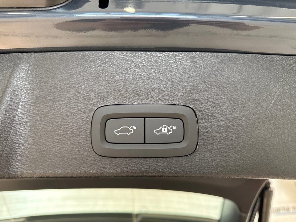 Volvo EX40 Extended Range Black Edition Excess 5d