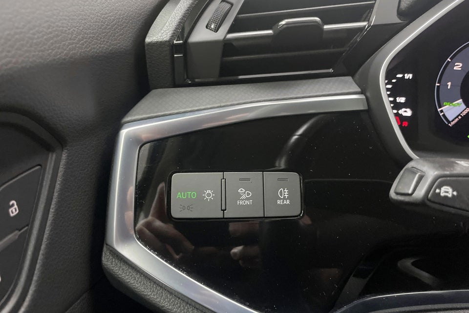 Audi Q3 45 TFSi e Attitude plus S-tr. 5d