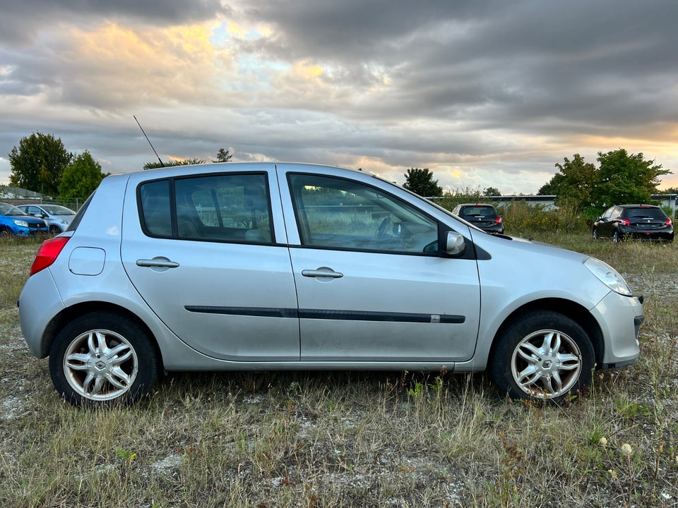 Renault Clio III 1,5 dCi 68 Authentique 5d