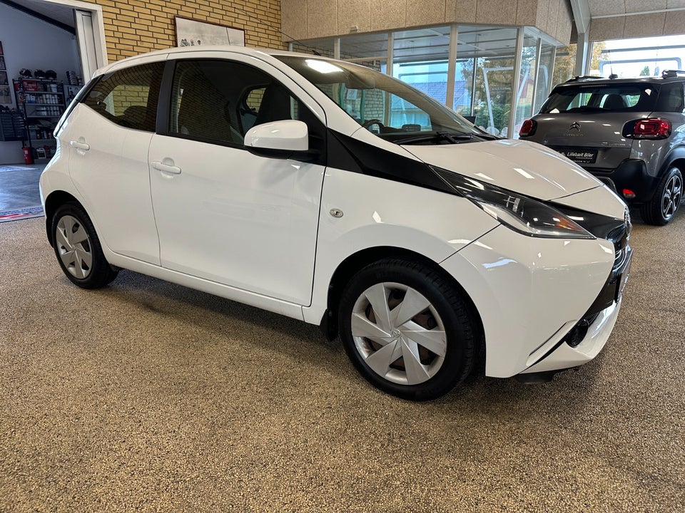 Toyota Aygo 1,0 VVT-i x-play 5d