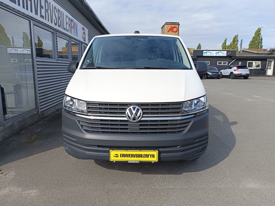 VW Transporter 2,0 TDi 110 Kassevogn kort