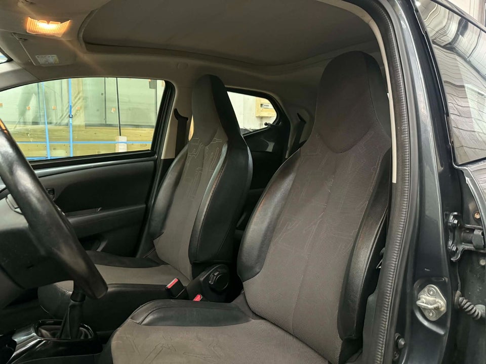 Toyota Aygo 1,0 VVT-i x-wave Sky 5d