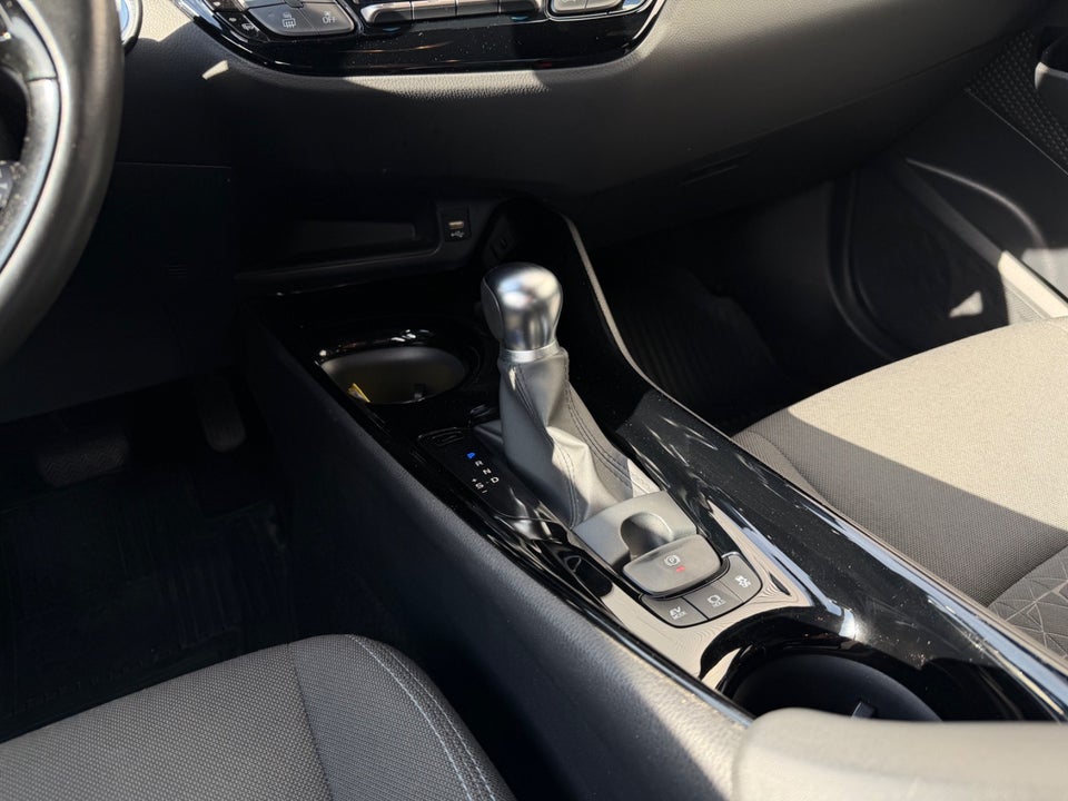 Toyota C-HR 2,0 Hybrid C-LUB Premium CVT 5d