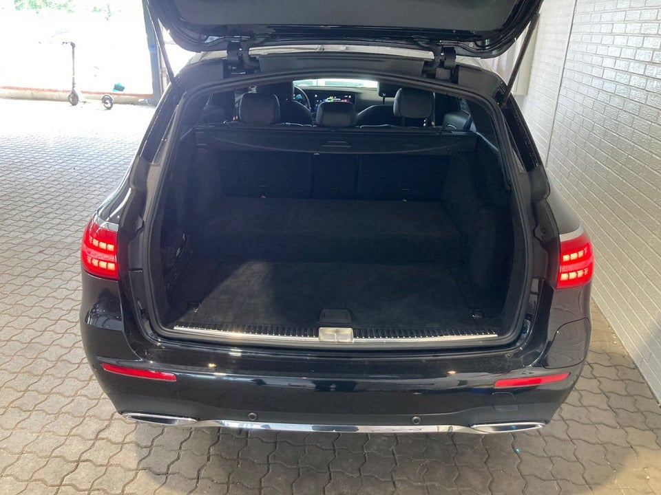 Mercedes E300 de 2,0 AMG Line stc. aut. 5d