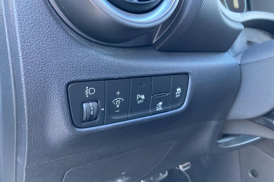 Hyundai Kona 64 EV Essential 5d