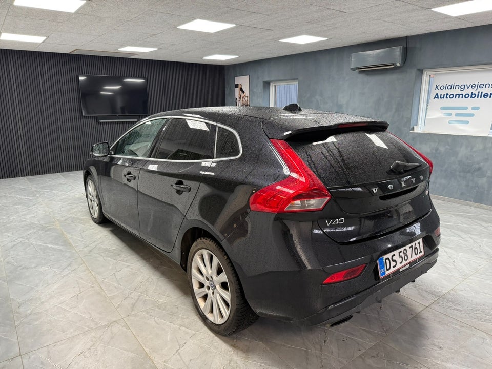 Volvo V40 1,6 D2 115 Momentum aut. 5d