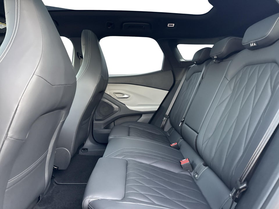 Ford Explorer 84 Premium Extended Range AWD 5d