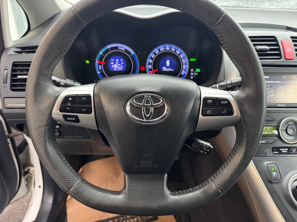 Toyota Auris 1,8 Hybrid 5d