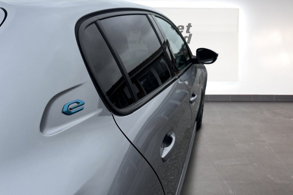 Peugeot e-208 50 GT 5d