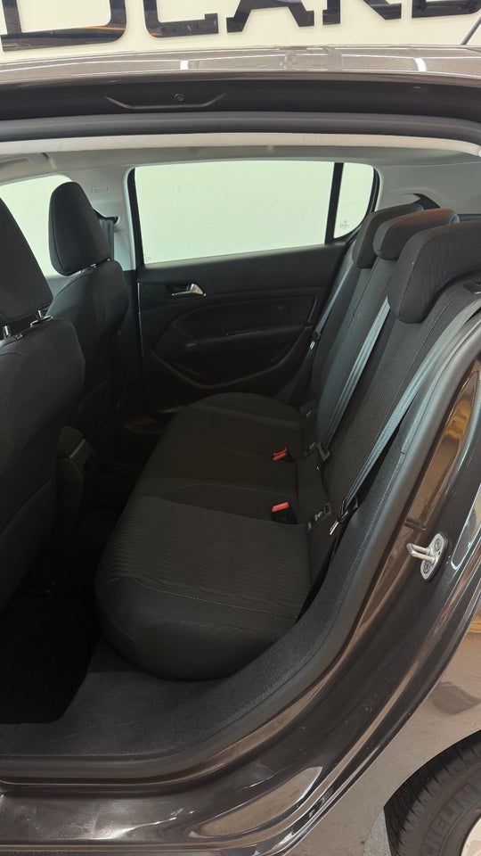 Peugeot 308 1,2 e-THP 130 Allure 5d