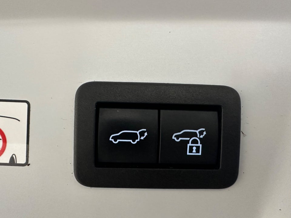 Toyota Prius 2,0 Plug-in Hybrid Elegant 5d