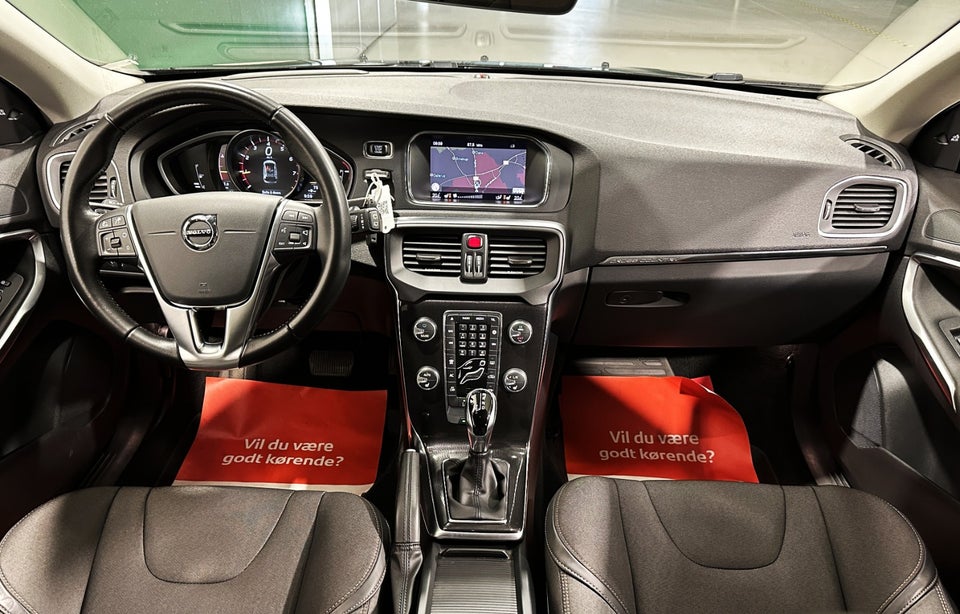 Volvo V40 CC 1,5 T3 152 Momentum aut. 5d