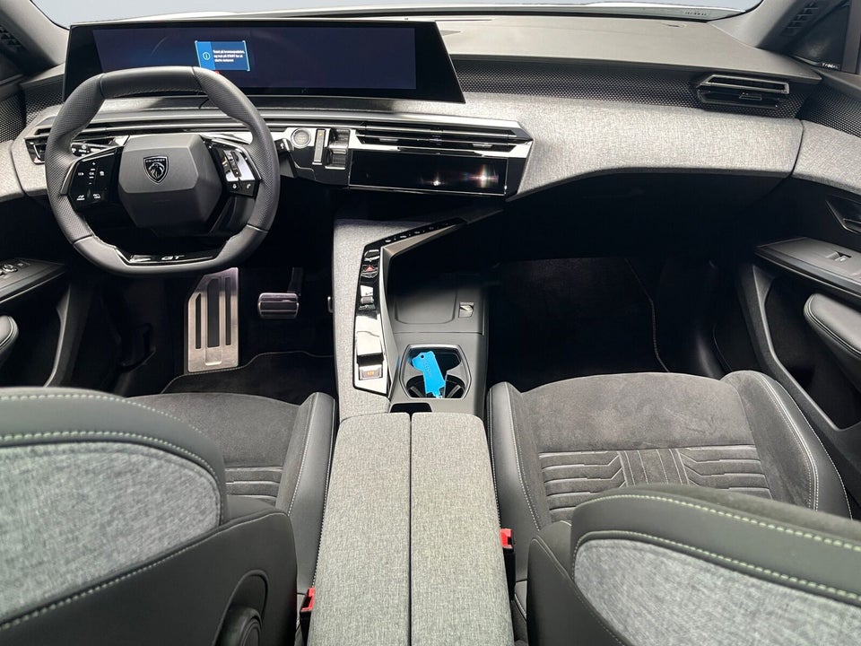 Peugeot e-3008 77 GT Pack 5d