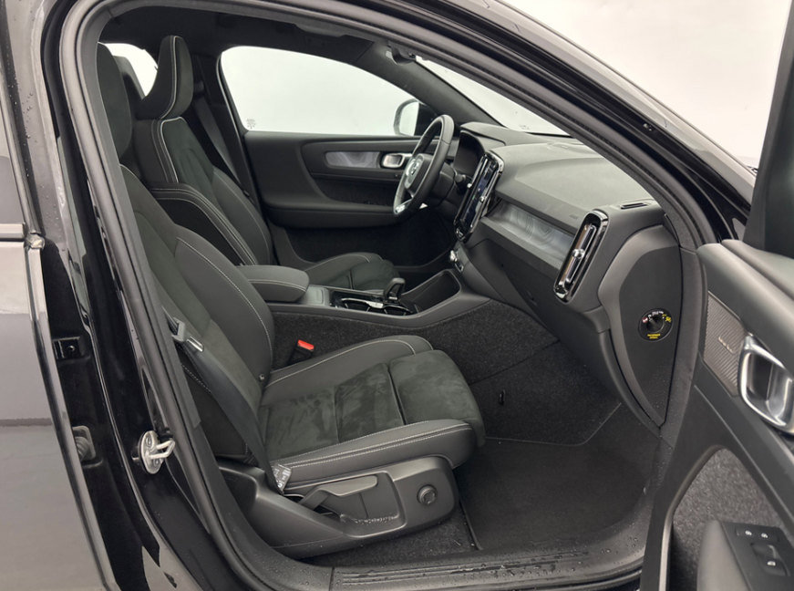 Volvo EC40 Extended Range Black Edition 5d