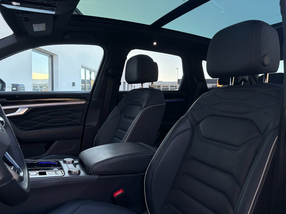 VW Touareg 3,0 TDi 286 Elegance DSG 4Motion 5d