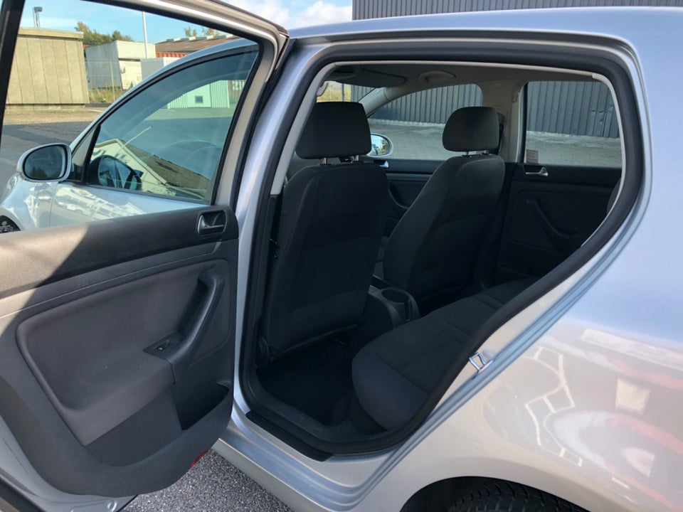 VW Golf V 1,6 FSi Comfortline 5d