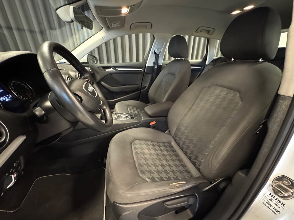 Audi A3 1,2 TFSi 110 Ambiente Sportback 5d