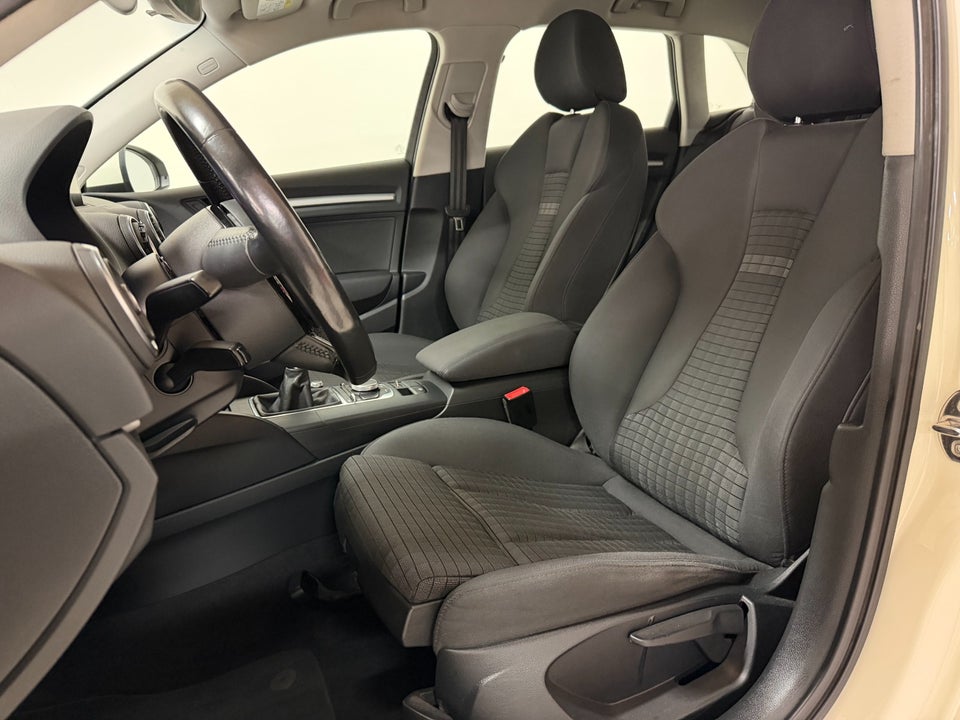 Audi A3 2,0 TDi 150 Attraction Sportback 5d