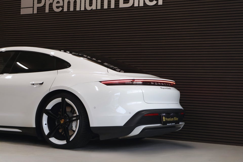 Porsche Taycan Turbo Performance+ 4d
