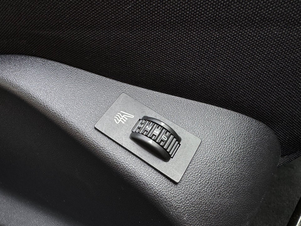 Peugeot 208 1,6 BlueHDi 100 Allure Sky 5d