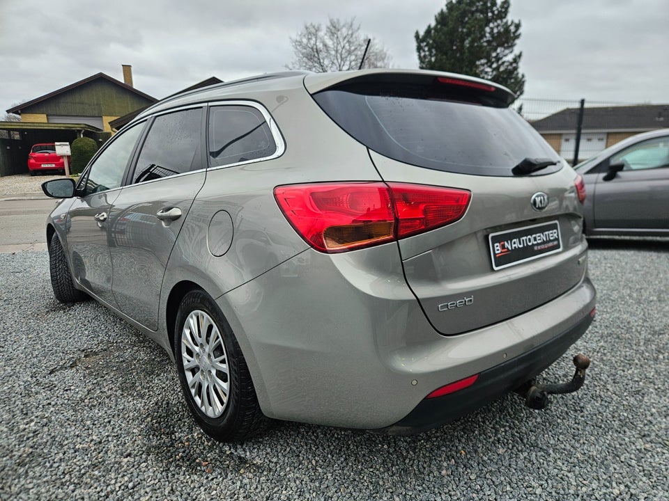 Kia Ceed 1,6 CRDi 128 Premium SW 5d