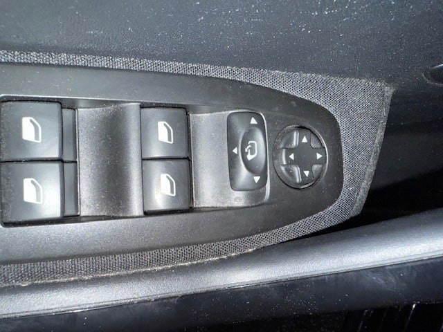 Peugeot 208 1,6 BlueHDi 100 Desire Sky 5d