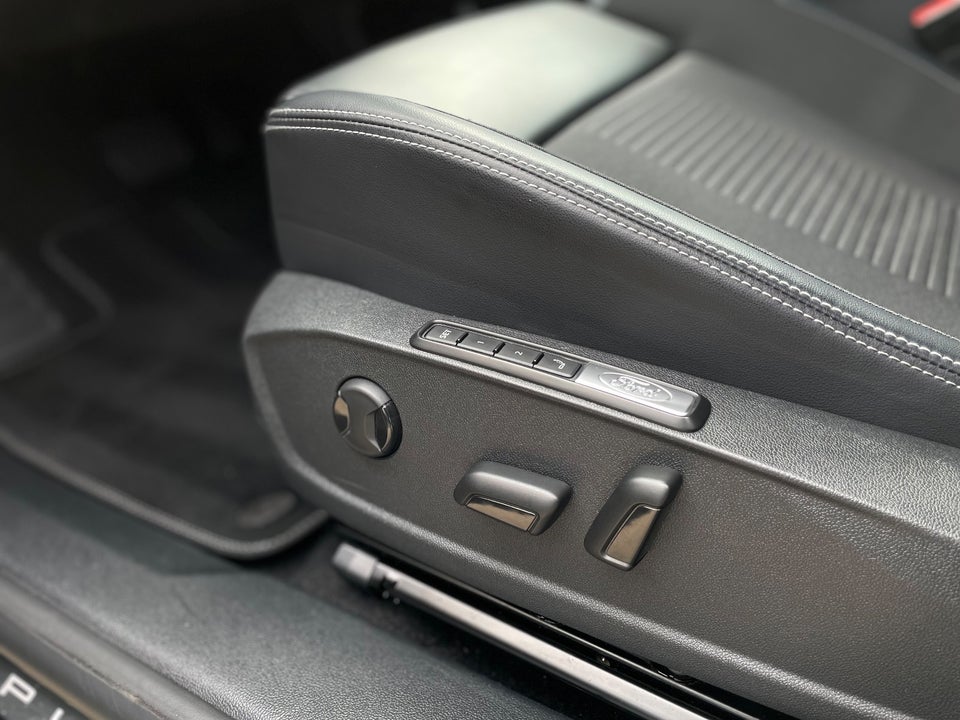 Ford Explorer 77 Premium Extended Range 5d