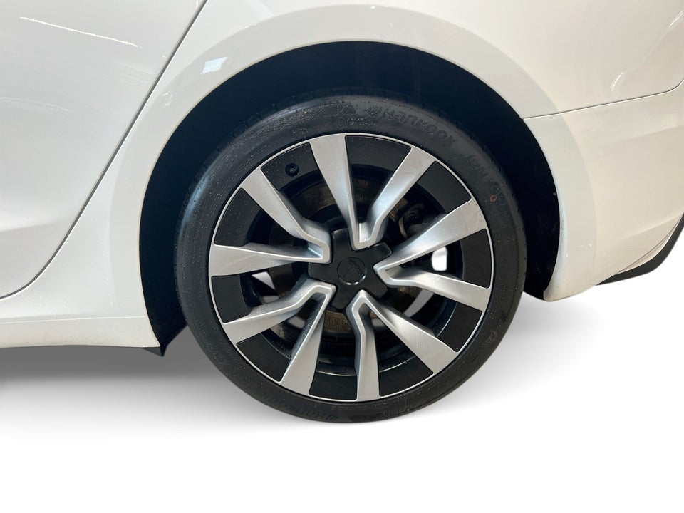 Tesla Model 3 Long Range AWD 4d